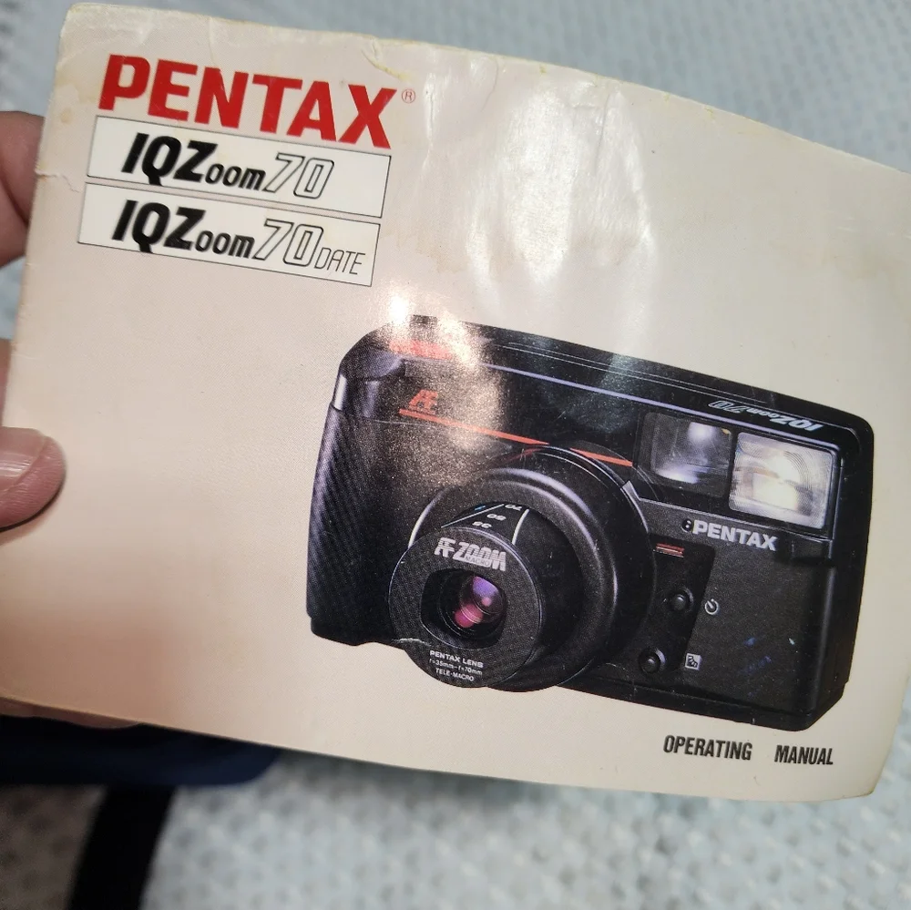 PENTAX VINTAGE EUC IQZOOM70 35MM 1988 POINT AND SHOOT CAMERA AND BAG
